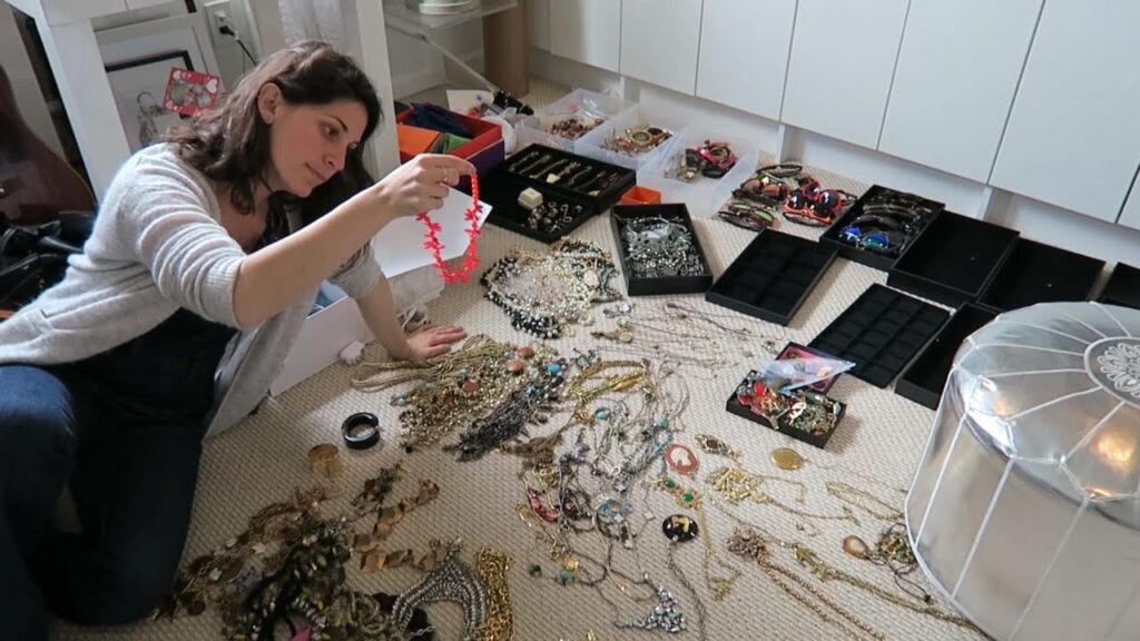 Bedroom jewelry storage